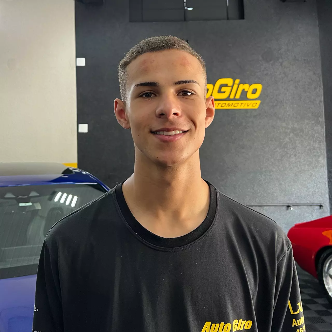 Equipe de profissionais em estética automotiva